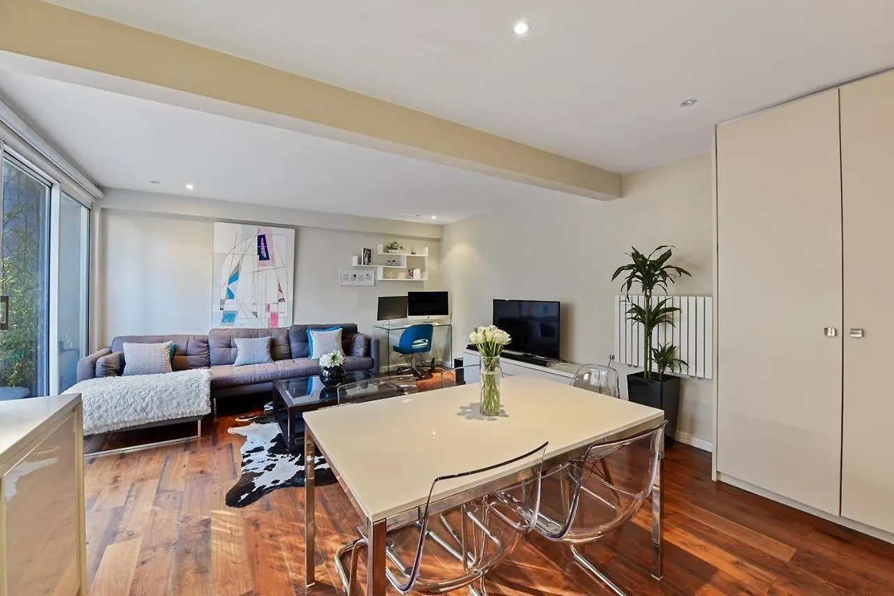 Chic High-End 1Bd Flat - Near Borough Market! لندن
